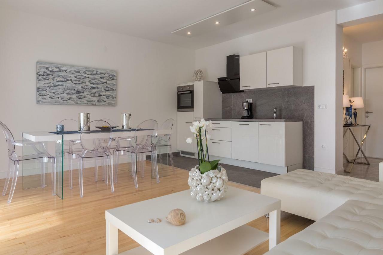 Apartments Villa Lux Дуги-Рат Экстерьер фото